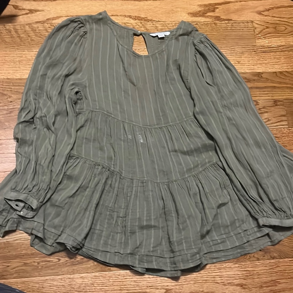 Size small never worn green American eagle baby doll long sleeve.